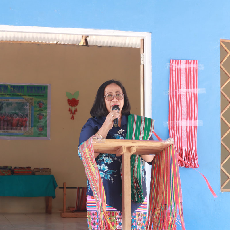 Ir. Rambu Mella rumah tenun sehati